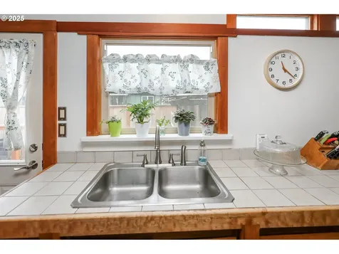 949 W 13th Avenue Eugene OR 97402