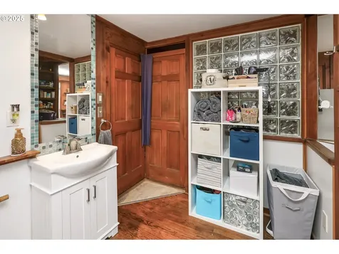 949 W 13th Avenue Eugene OR 97402