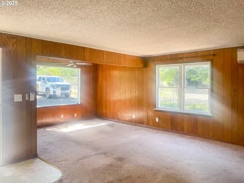 624 Tipton Road Roseburg OR 97471