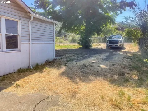 624 Tipton Road Roseburg OR 97471