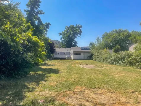 624 Tipton Road Roseburg OR 97471