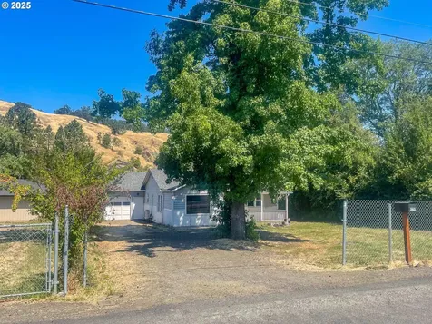 624 Tipton Road Roseburg OR 97471