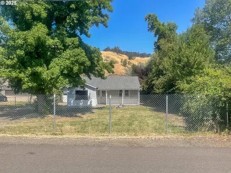 624 Tipton Road Roseburg OR 97471