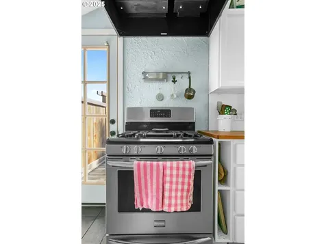 1522 NE 11th Street Lincoln City OR 97367