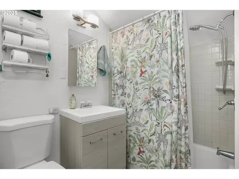1522 NE 11th Street Lincoln City OR 97367