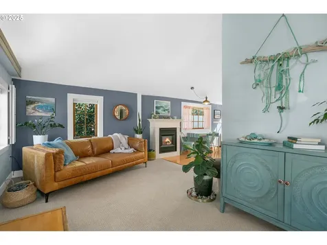 1522 NE 11th Street Lincoln City OR 97367