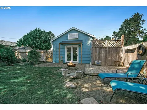 1522 NE 11th Street Lincoln City OR 97367