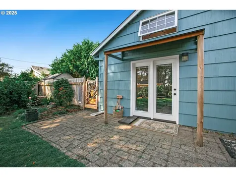 1522 NE 11th Street Lincoln City OR 97367