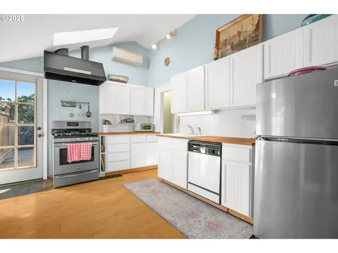 1522 NE 11th Street Lincoln City OR 97367
