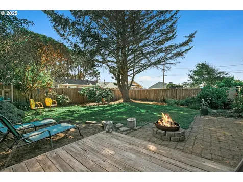 1522 NE 11th Street Lincoln City OR 97367