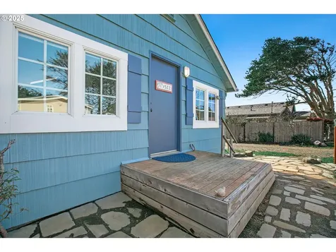 1522 NE 11th Street Lincoln City OR 97367