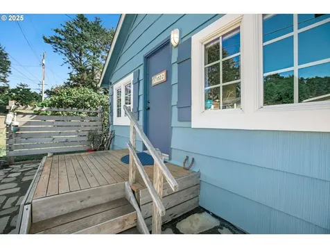 1522 NE 11th Street Lincoln City OR 97367
