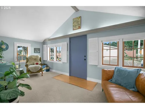 1522 NE 11th Street Lincoln City OR 97367