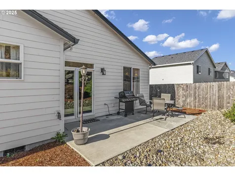 612 Stone View Way Kalama WA 98625