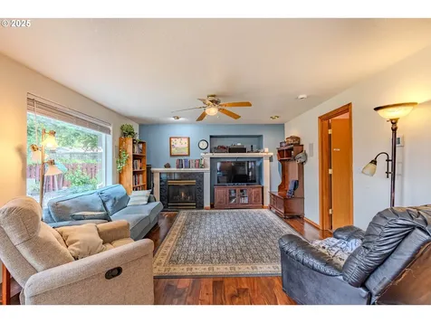 428 SE 11th Circle Troutdale OR 97060