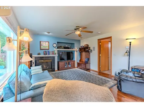 428 SE 11th Circle Troutdale OR 97060