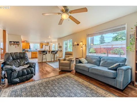 428 SE 11th Circle Troutdale OR 97060