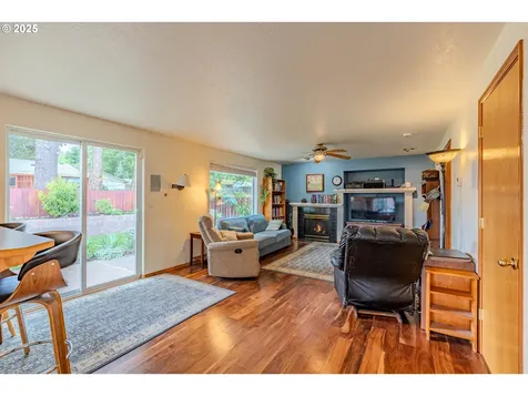 428 SE 11th Circle Troutdale OR 97060