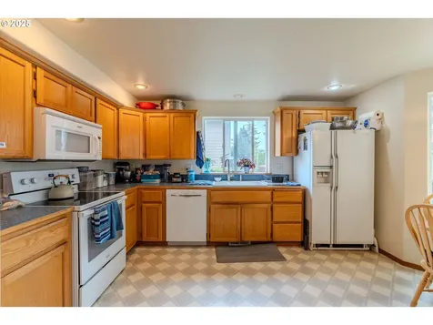 428 SE 11th Circle Troutdale OR 97060