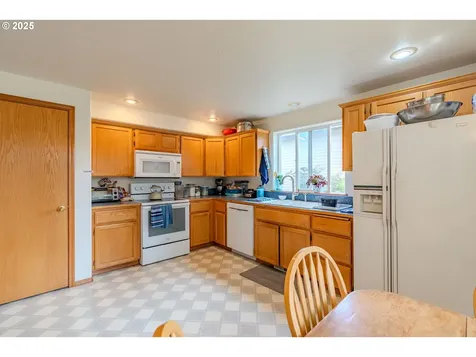 428 SE 11th Circle Troutdale OR 97060