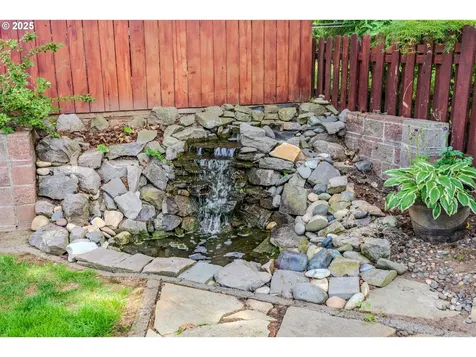 428 SE 11th Circle Troutdale OR 97060