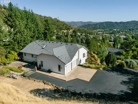 2839 NW Kline Street Roseburg OR 97471