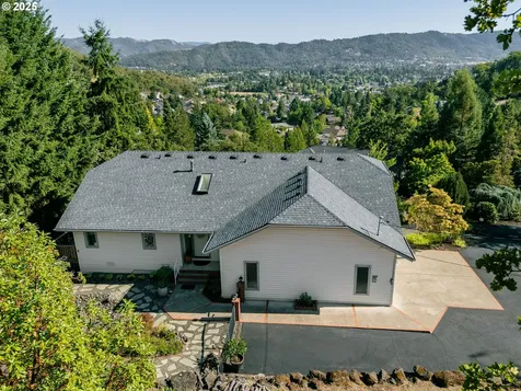 2839 NW Kline Street Roseburg OR 97471