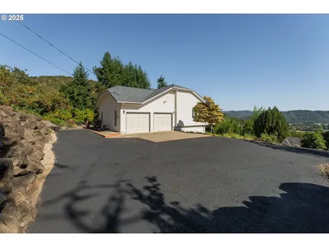 2839 NW Kline Street Roseburg OR 97471