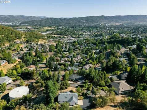 2839 NW Kline Street Roseburg OR 97471