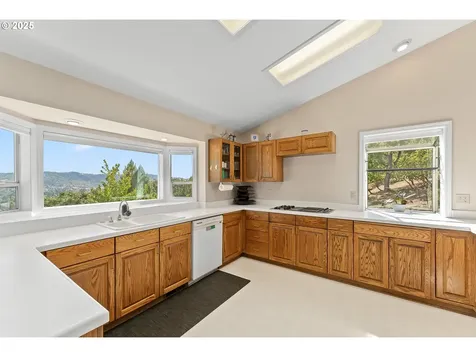 2839 NW Kline Street Roseburg OR 97471