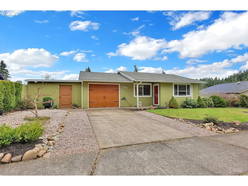 1435 W Harrison Avenue Cottage Grove OR 97424