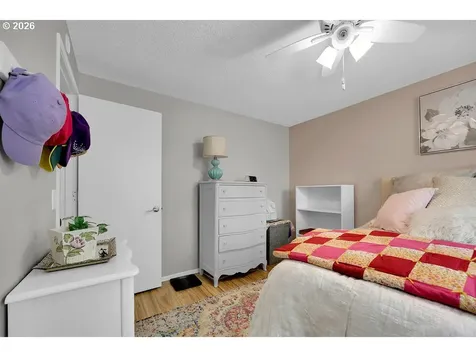 1435 W Harrison Avenue Cottage Grove OR 97424
