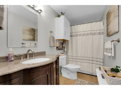 1435 W Harrison Avenue Cottage Grove OR 97424