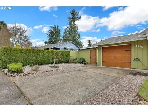 1435 W Harrison Avenue Cottage Grove OR 97424