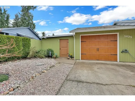 1435 W Harrison Avenue Cottage Grove OR 97424