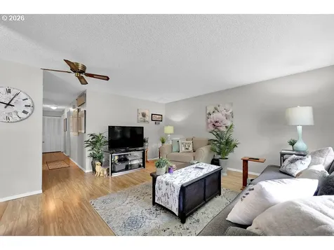 1435 W Harrison Avenue Cottage Grove OR 97424