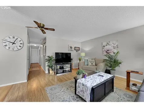 1435 W Harrison Avenue Cottage Grove OR 97424