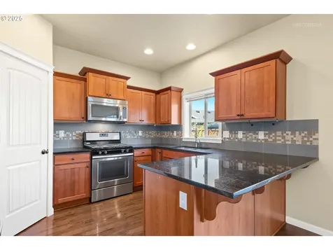 843 Julie Lane Molalla OR 97038