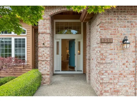 4541 NW Tamoshanter Way Portland OR 97229