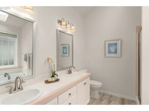 4541 NW Tamoshanter Way Portland OR 97229
