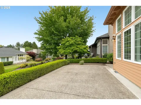 4541 NW Tamoshanter Way Portland OR 97229