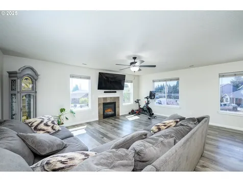 413 NW Pacific Hills Drive Willamina OR 97396