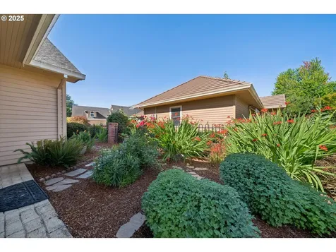 2787 Hazelnut Drive Woodburn OR 97071