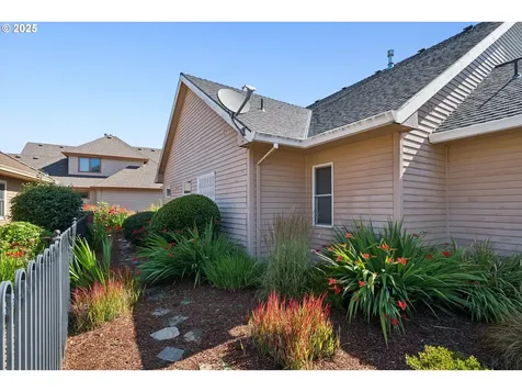 2787 Hazelnut Drive Woodburn OR 97071