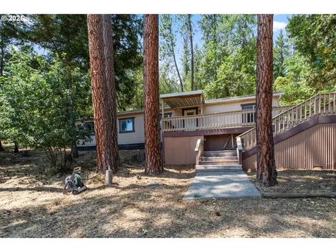 8359 E Evans Creek Road Rogue River OR 97537