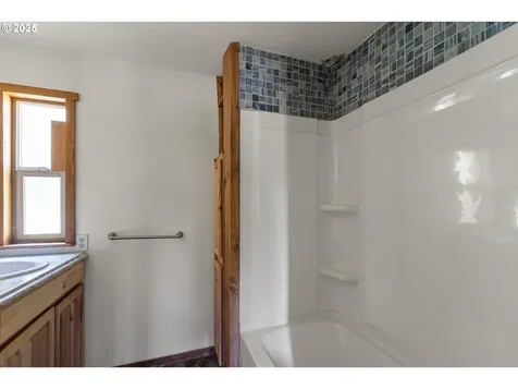 8359 E Evans Creek Road Rogue River OR 97537