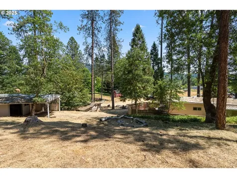 8359 E Evans Creek Road Rogue River OR 97537