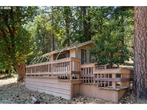8359 E Evans Creek Road Rogue River OR 97537
