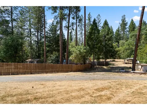 8359 E Evans Creek Road Rogue River OR 97537