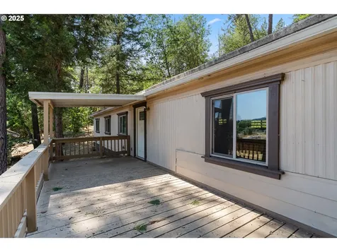 8359 E Evans Creek Road Rogue River OR 97537